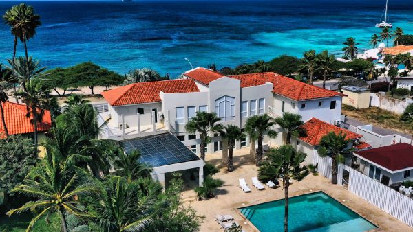 aerial view of vacation home with pool