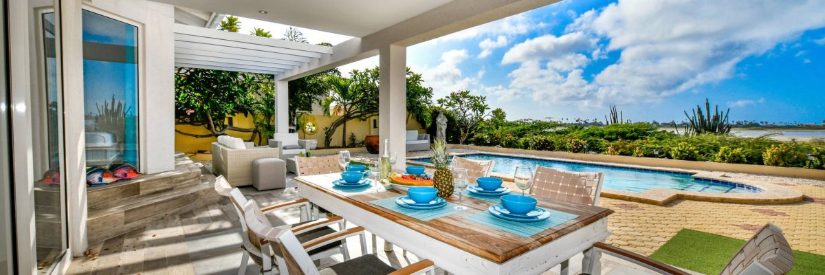 outdoor dining table and chairs